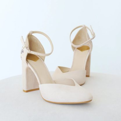 Creamy white vintage embroidered chunky heel strappy high heels - Image 5