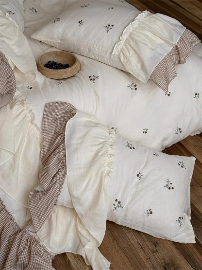 Pastoral patchwork ruffled four-piece bedding set - Image 9