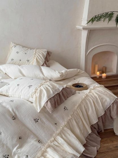 Pastoral patchwork ruffled four-piece bedding set - Image 5