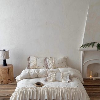 Pastoral patchwork ruffled four-piece bedding set