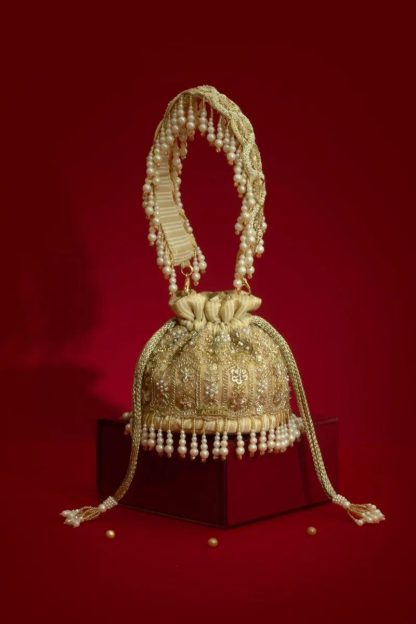 Palace-style pearl embroidered handbag