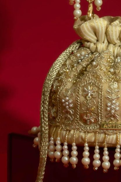 Palace-style pearl embroidered handbag - Image 4