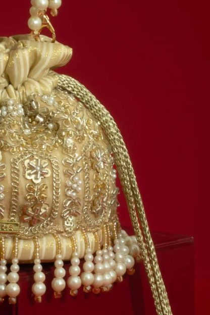 Palace-style pearl embroidered handbag - Image 3