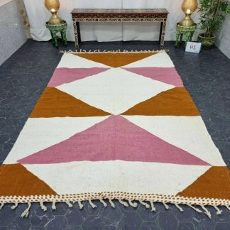 Handmade contrasting triangular tassel carpet