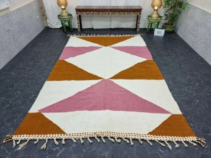 Handmade contrasting triangular tassel carpet