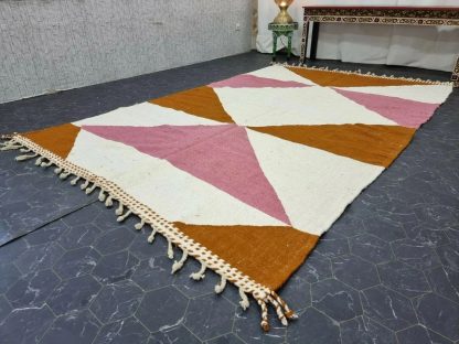 Handmade contrasting triangular tassel carpet - Image 9