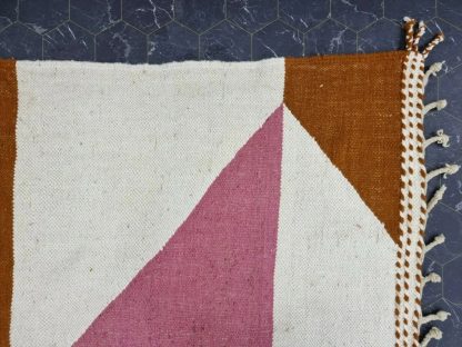 Handmade contrasting triangular tassel carpet - Image 8