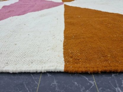 Handmade contrasting triangular tassel carpet - Image 7