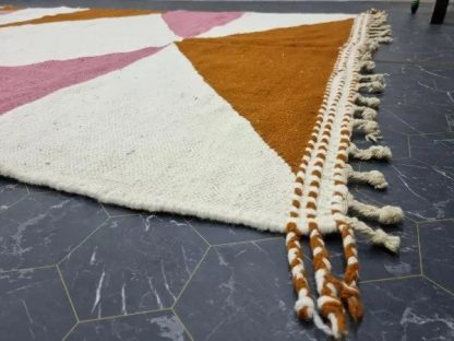 Handmade contrasting triangular tassel carpet - Image 6