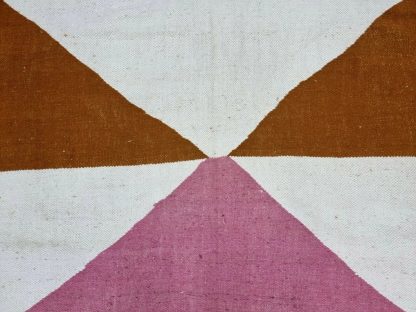 Handmade contrasting triangular tassel carpet - Image 5