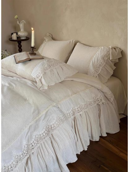French retro lace pleated bedding four-piece set - Image 3