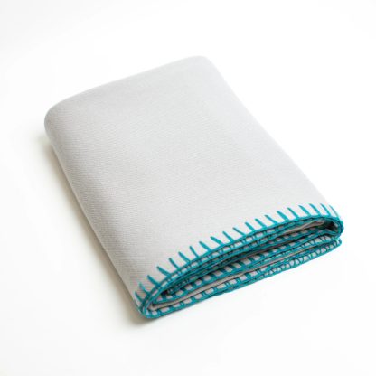 Light grey contrast hand-stitched throw blanket - Image 9