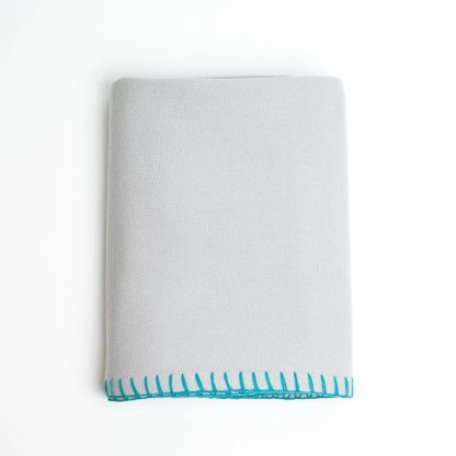 Light grey contrast hand-stitched throw blanket - Image 6