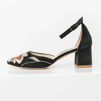 Retro forest floral embroidered block-heeled sandals - Image 4
