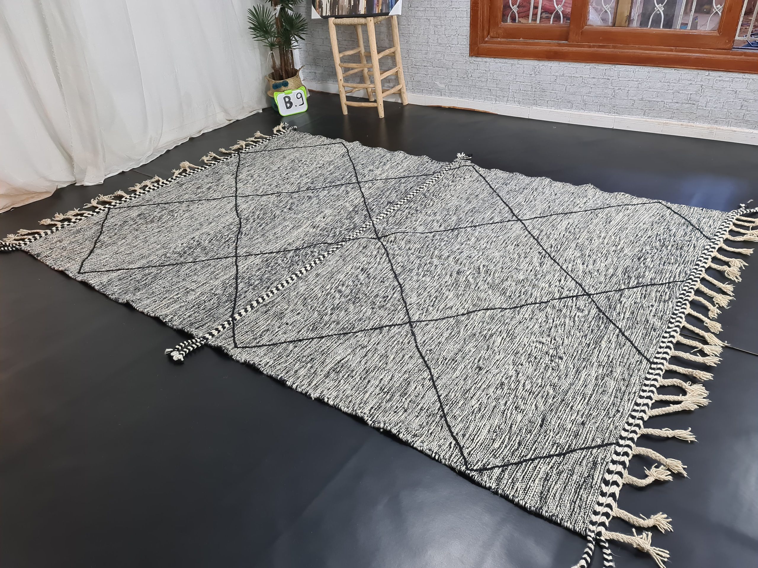 Handmade black and white diamond tassel carpet