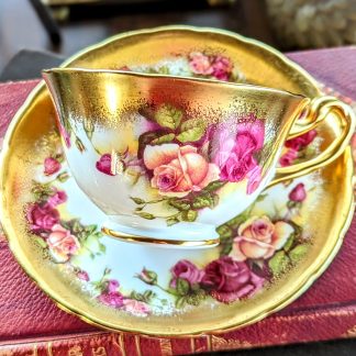 Luxurious gilded retro palace style tea cup