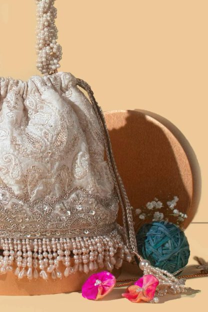 Moonlight Lace Pearl Handbag - Image 5
