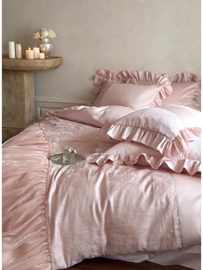 Princess style soft pink satin four-piece bedding set - Image 2
