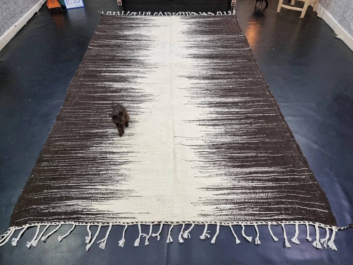 Handmade gradient line tassel carpet