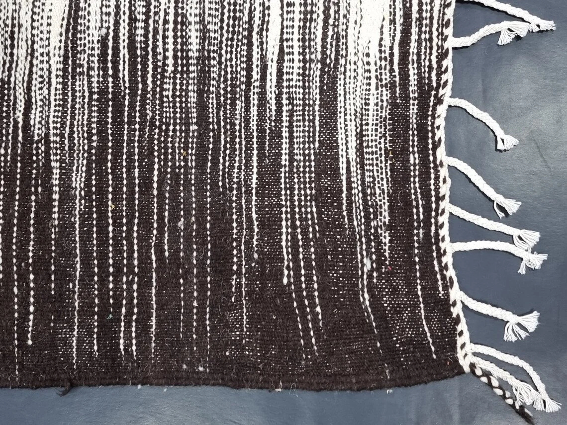 Handmade gradient line tassel carpet - Image 4