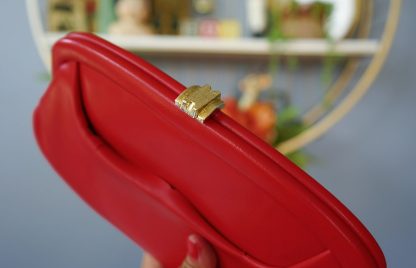 Vintage red leather and gold chain handbag - Image 3