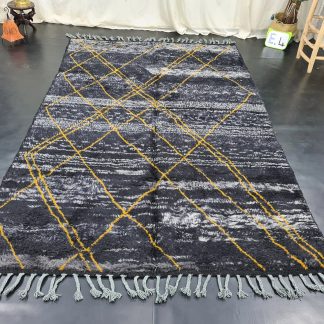 Gray contrasting handmade tassel rug