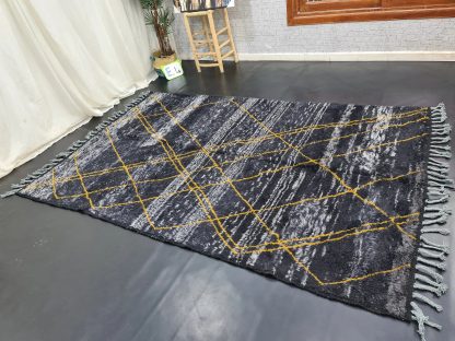 Gray contrasting handmade tassel rug - Image 7