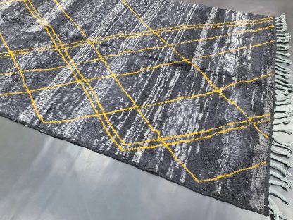 Gray contrasting handmade tassel rug - Image 6