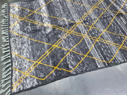 Gray contrasting handmade tassel rug - Image 5
