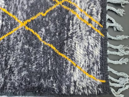 Gray contrasting handmade tassel rug - Image 3