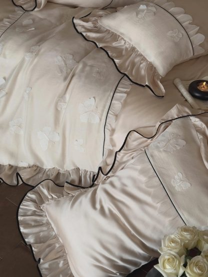Light luxury embroidered four-piece bedding set - Image 5