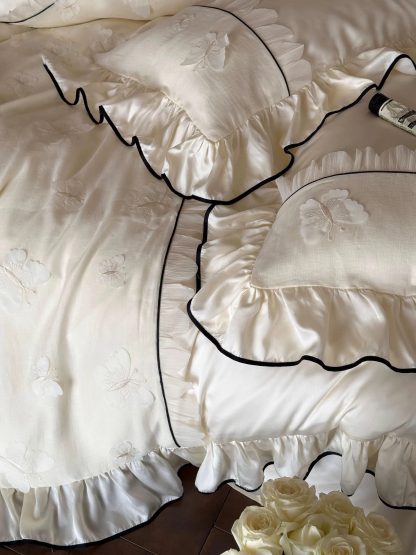 Light luxury embroidered four-piece bedding set - Image 3