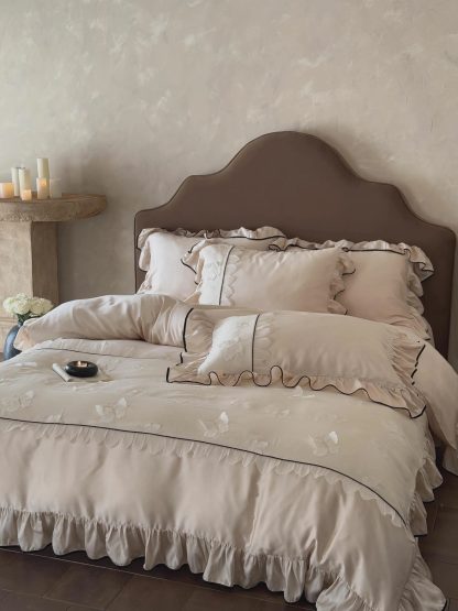 Light luxury embroidered four-piece bedding set - Image 2