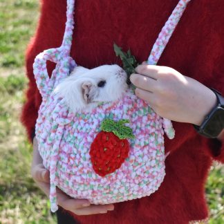Hand-knitted pet travel bag