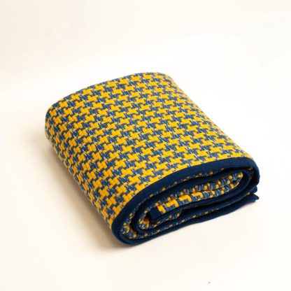 Houndstooth yellow and blue blend throw blanket - Image 9