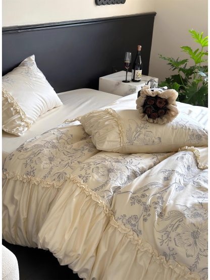 Beige light luxury high-end bedding four-piece set - Image 10