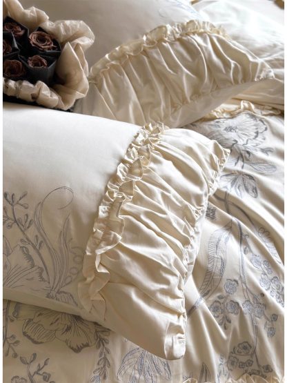 Beige light luxury high-end bedding four-piece set - Image 5