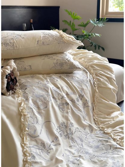 Beige light luxury high-end bedding four-piece set - Image 4