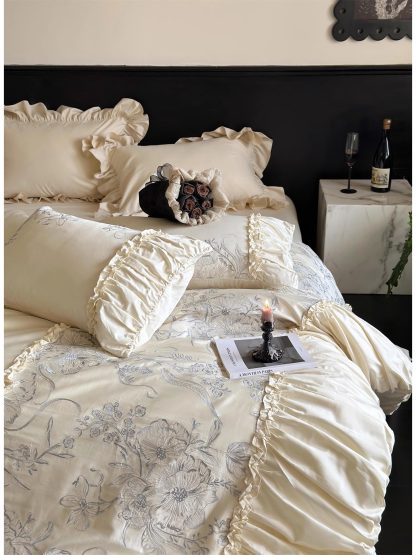 Beige light luxury high-end bedding four-piece set - Image 3