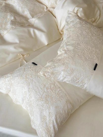 Light luxury minimalist satin lace bedding four-piece set - Image 7