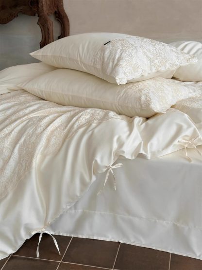 Light luxury minimalist satin lace bedding four-piece set - Image 6