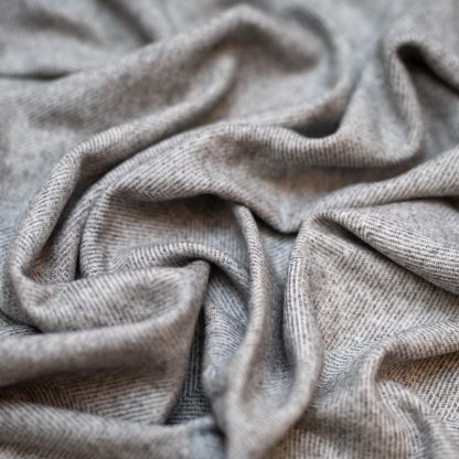 Light grey contrast hand-stitched throw blanket - Image 2
