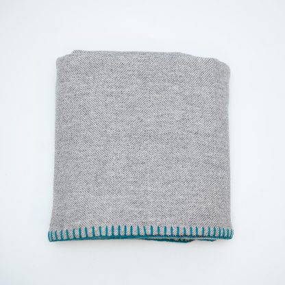 Light grey contrast hand-stitched throw blanket - Image 7