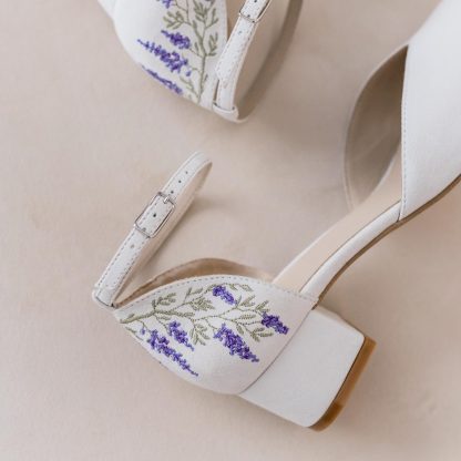 Fresh lavender embroidered low-heeled sandals - Image 2