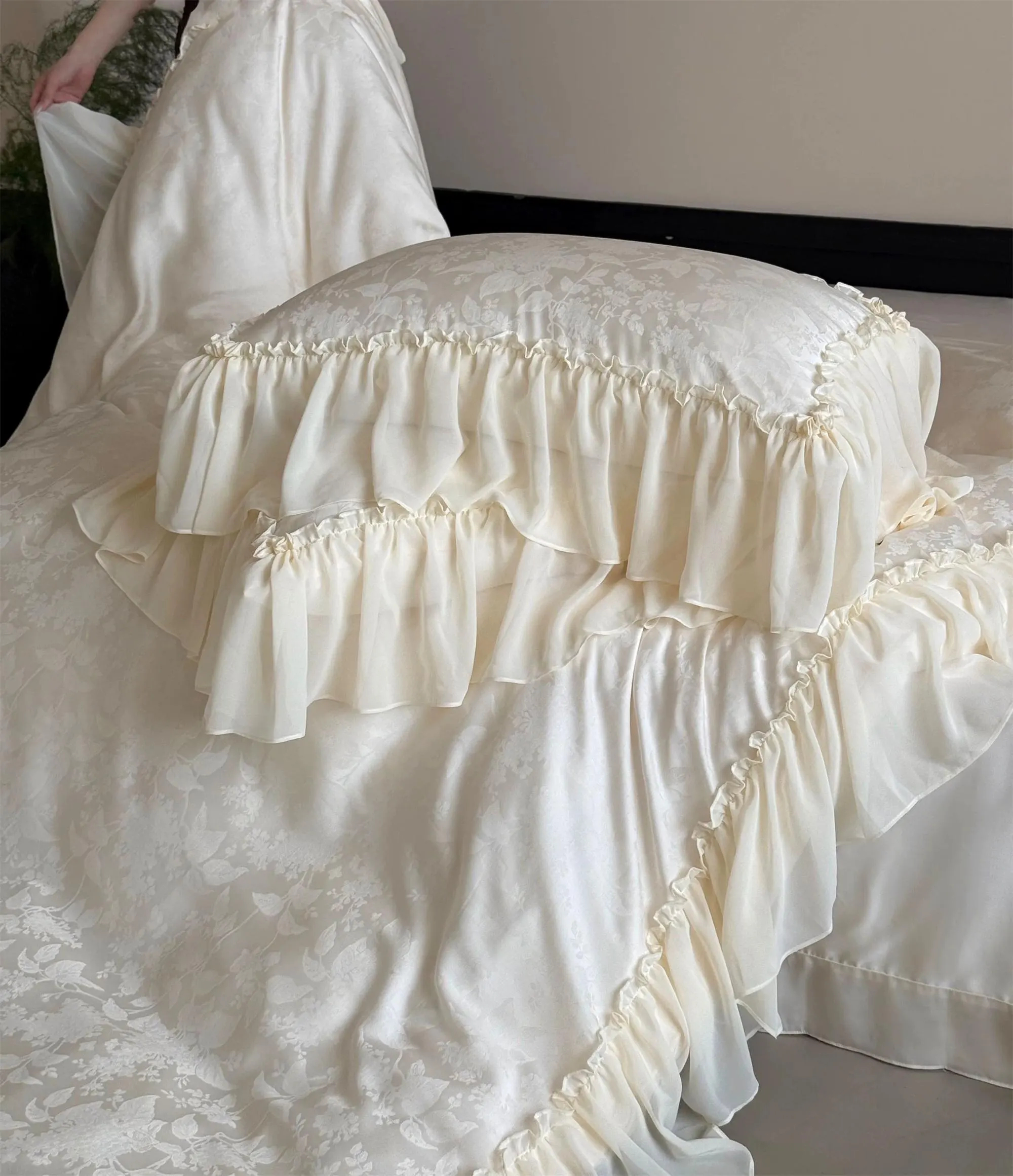 French palace jacquard satin four-piece bedding set - Image 8