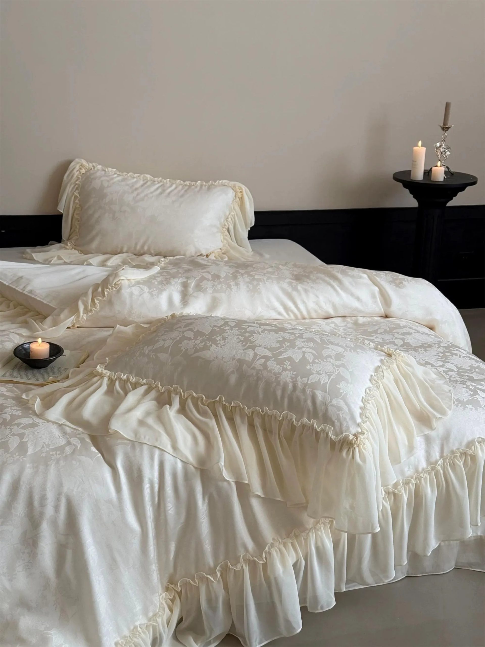 French palace jacquard satin four-piece bedding set - Image 3