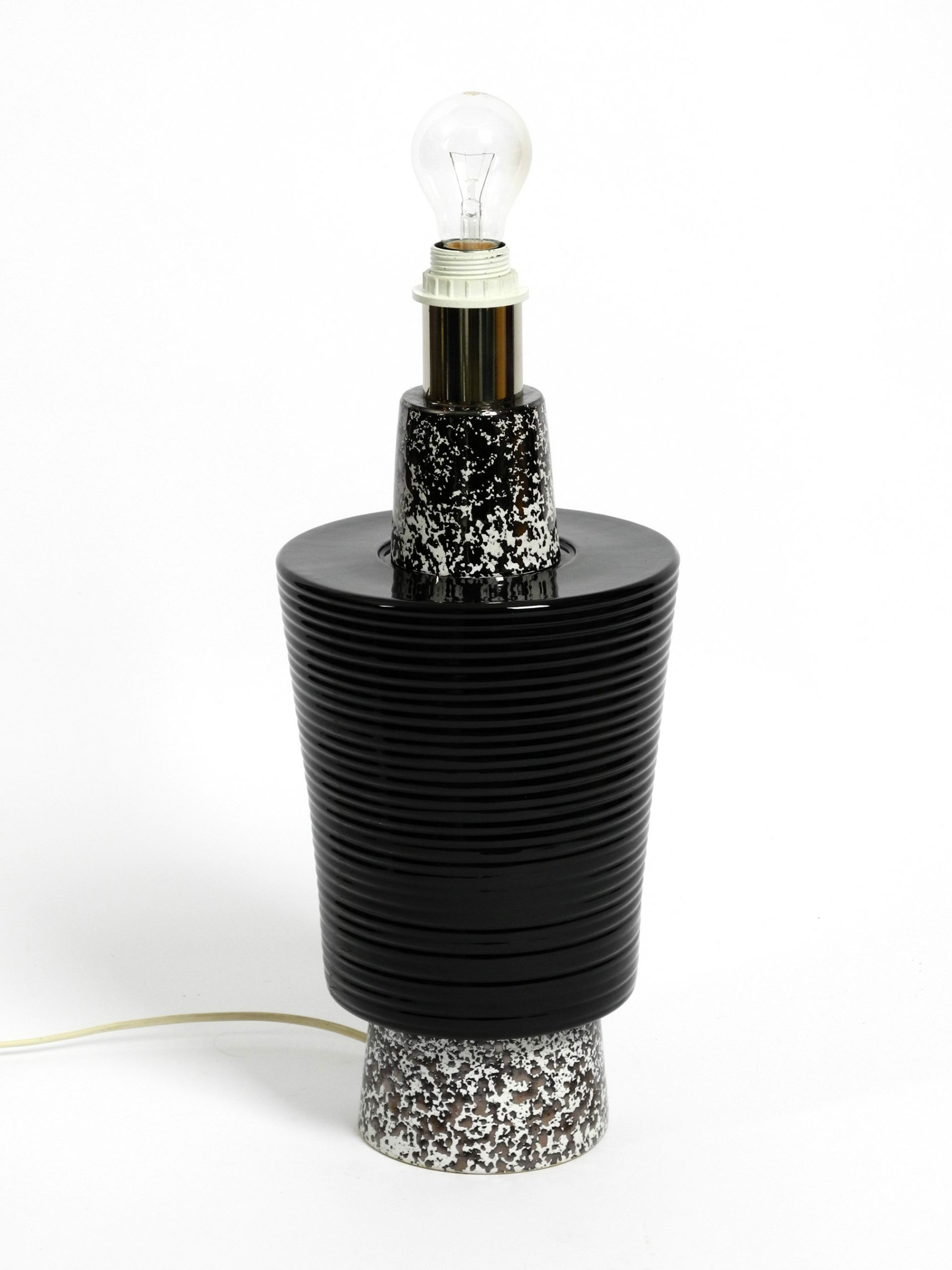 Black ribbed ceramic table lamp