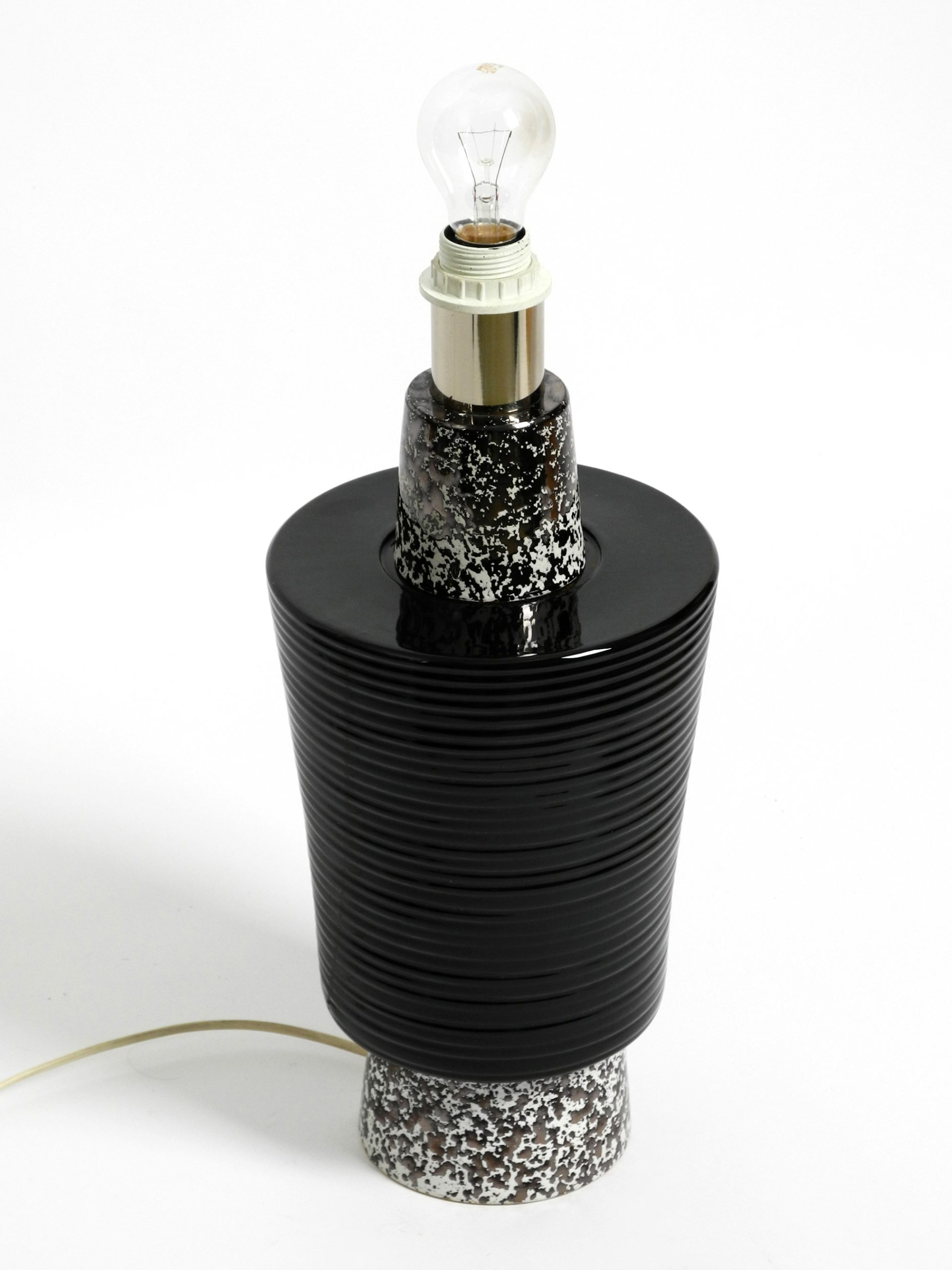 Black ribbed ceramic table lamp - Image 6
