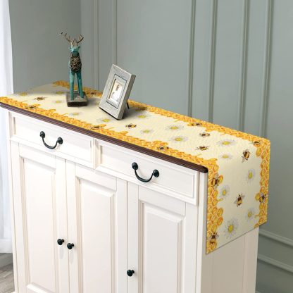 Bee and Daisy Table Runner - Image 2
