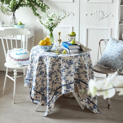 Blue and white Toile floral tablecloth - Image 6